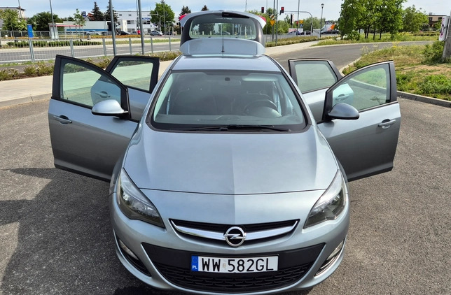 Opel Astra cena 29800 przebieg: 200000, rok produkcji 2014 z Warszawa małe 137